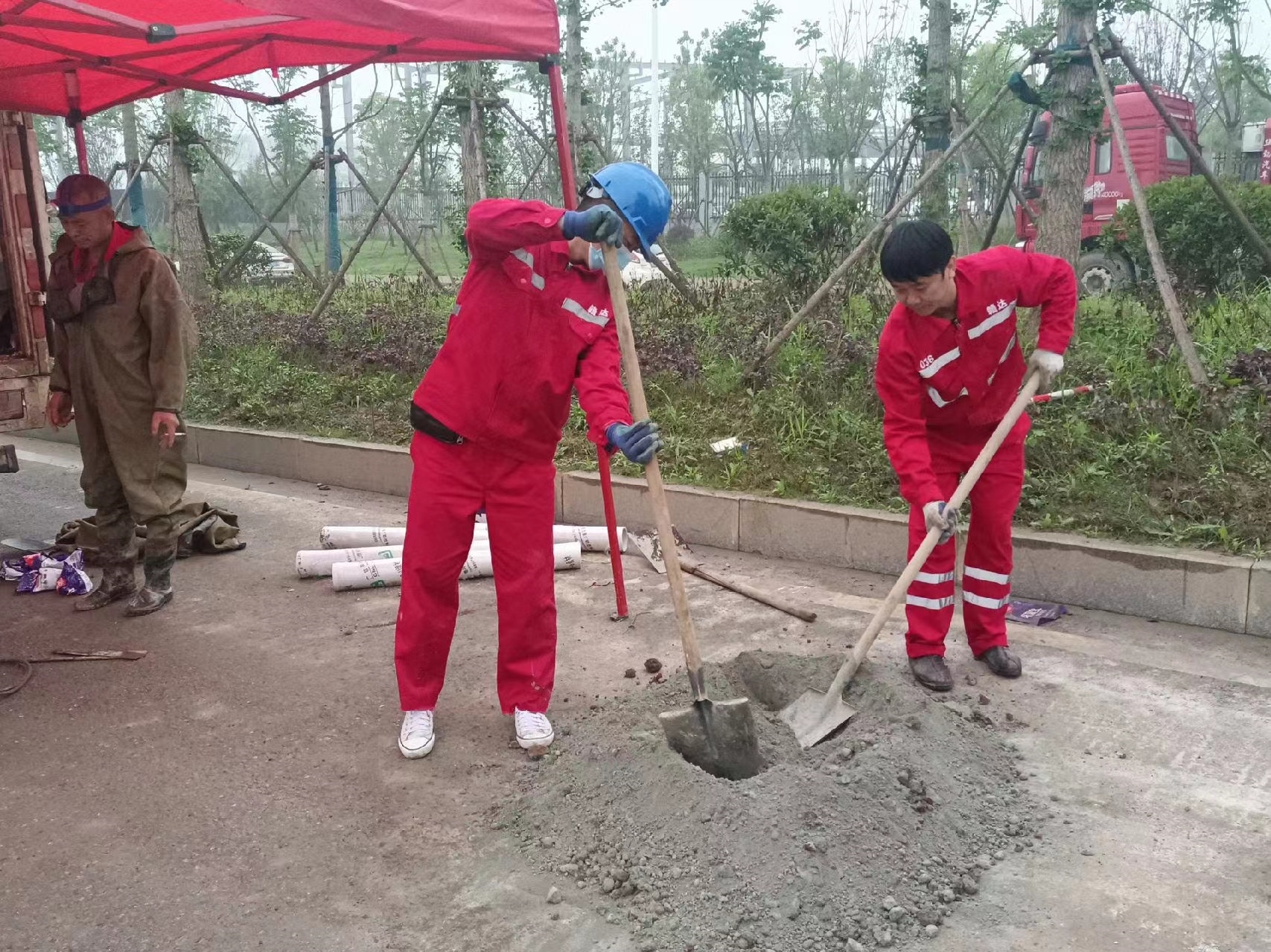 灞桥管道疏通哪家好】及时进行市政管道清淤
