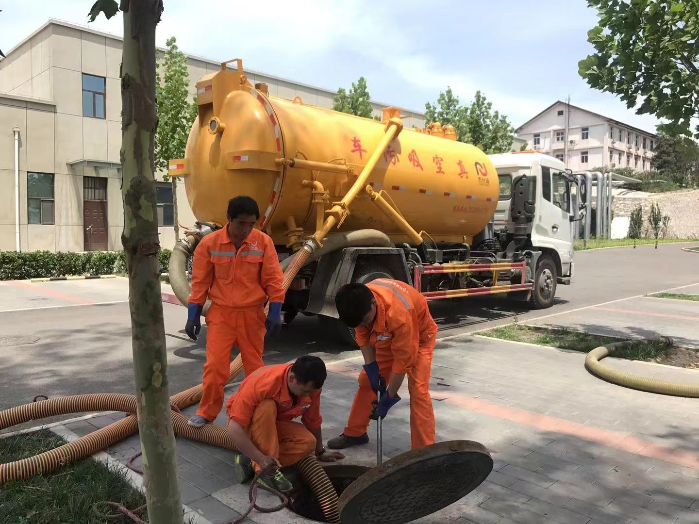 灞桥化粪池清理与5-8吨吸粪车施工效率分析